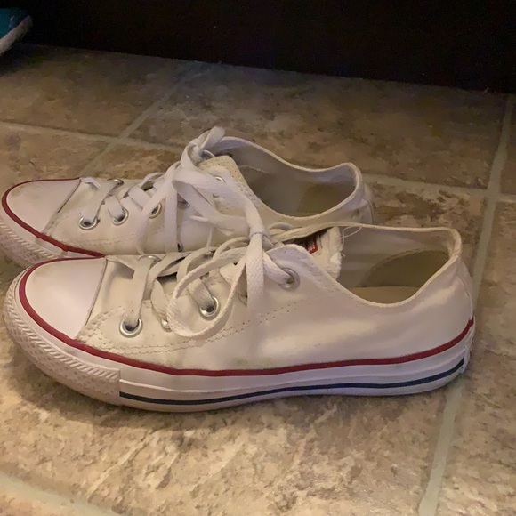 Women’s converse Chuck Taylor low tops- white - Picture 2 of 4